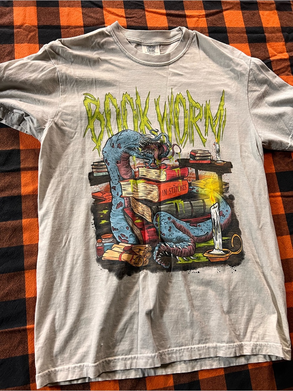 Comfort Colors 'Bookworm' Graphic Tee - Light beige with Blue & Green Print